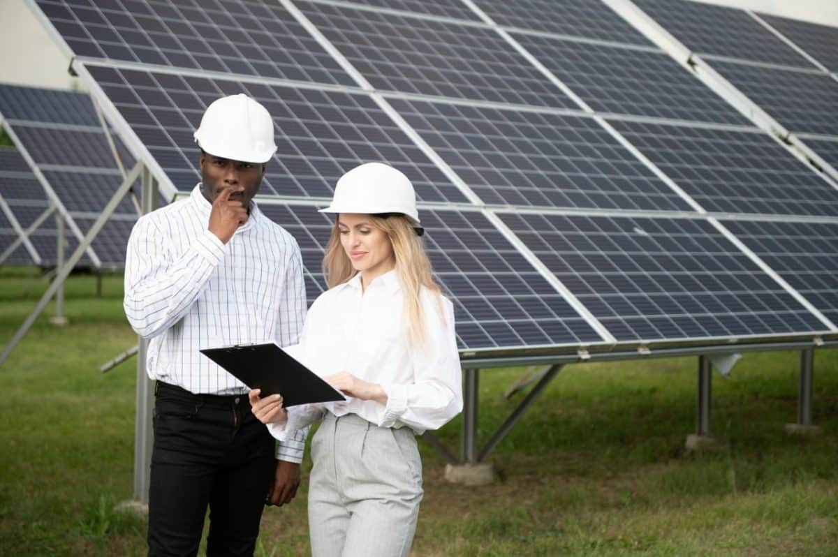 Comment choisir un terrain pour l’installation de panneaux solaires au sol