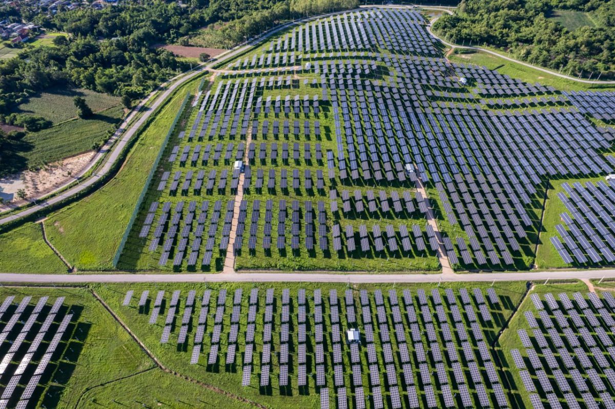 superficie d’une centrale photovoltaïque au sol